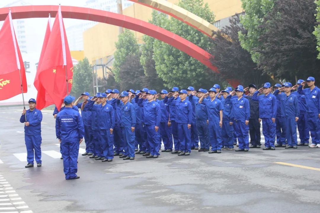 衛(wèi)輝市第一支企業(yè)民兵連成立！